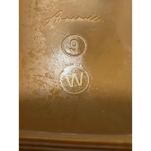 Elegant Beige Women's Flats - Picture 7 of 8